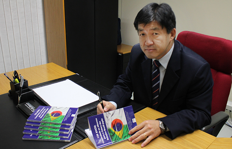 Diretor lança livro sobre as relações Brasil-Japão