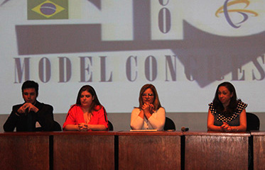 CRB Model Congress debate a política nacional