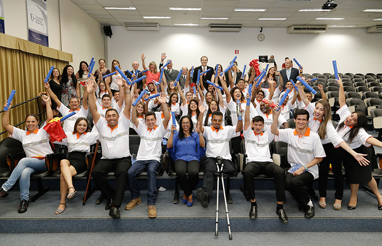 Formatura da 16ª turma do Programa de Qualificação Profissional para Surdos e Pessoas com Deficiência Física