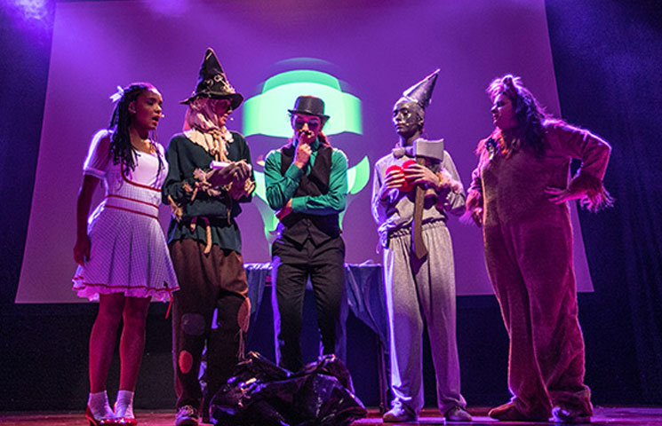 Alunos e ex-alunos estrearam musical O Mágico de Oz