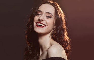 Ex-aluna riobranquina é fonoaudióloga e dedica-se à carreira artística