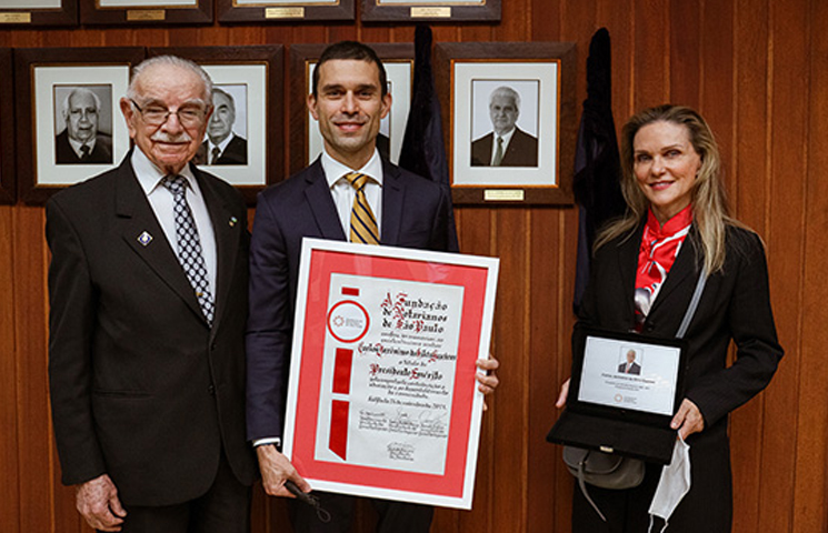 FRSP homenageia Carlos Gueiros com o título de Presidente Emérito