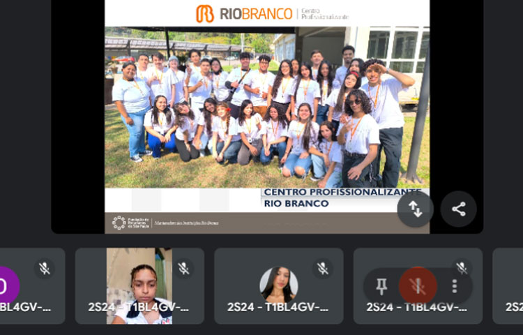 Reunião com as famílias dos jovens