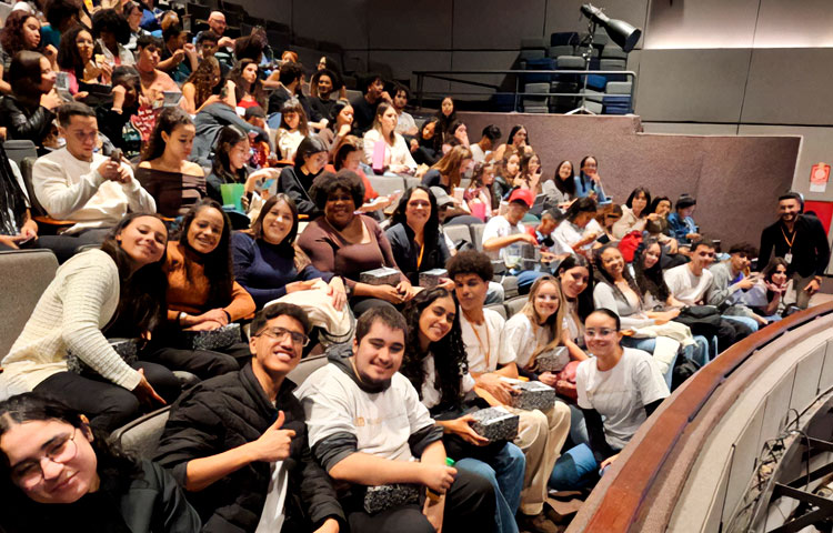 Aprendizes assistem ao musical The Wicked