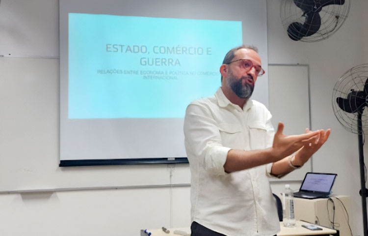 Aula especial aborda crise no comércio internacional